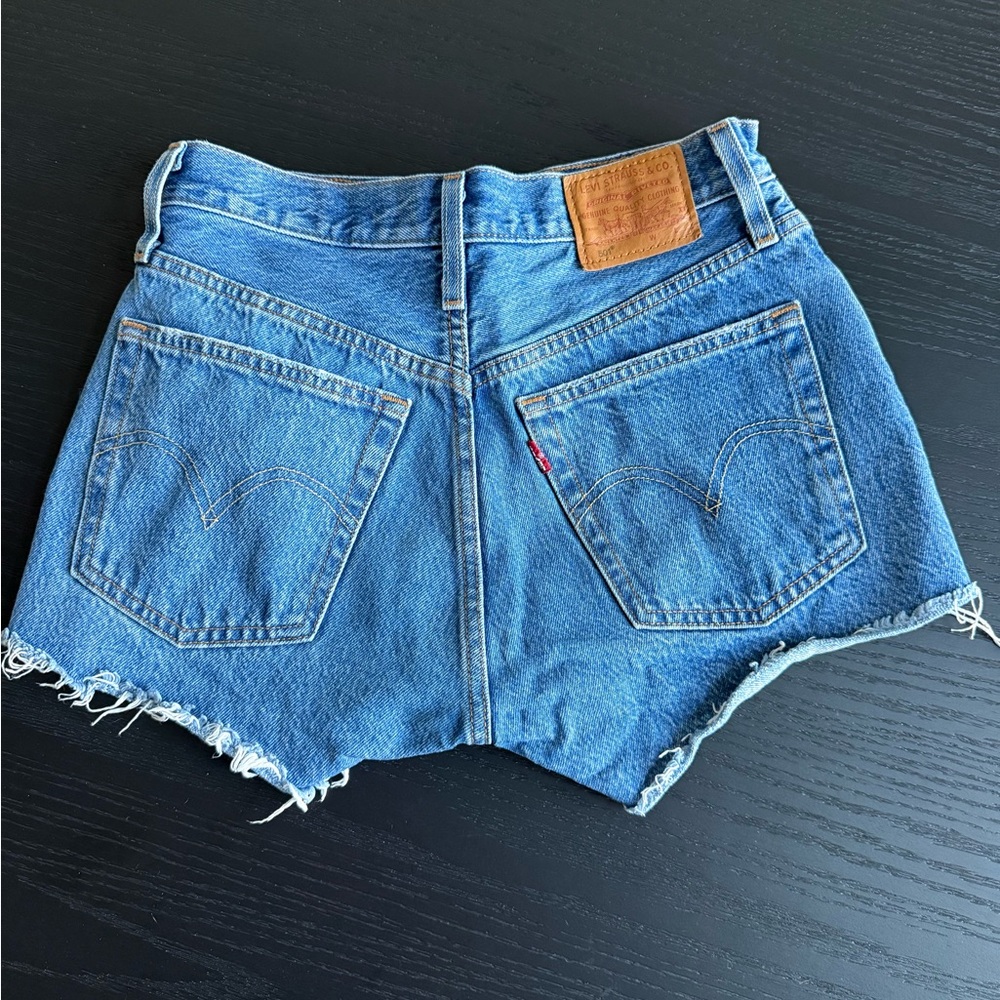 NWOT Levi's Denim Shorts - Picture 3 of 6
